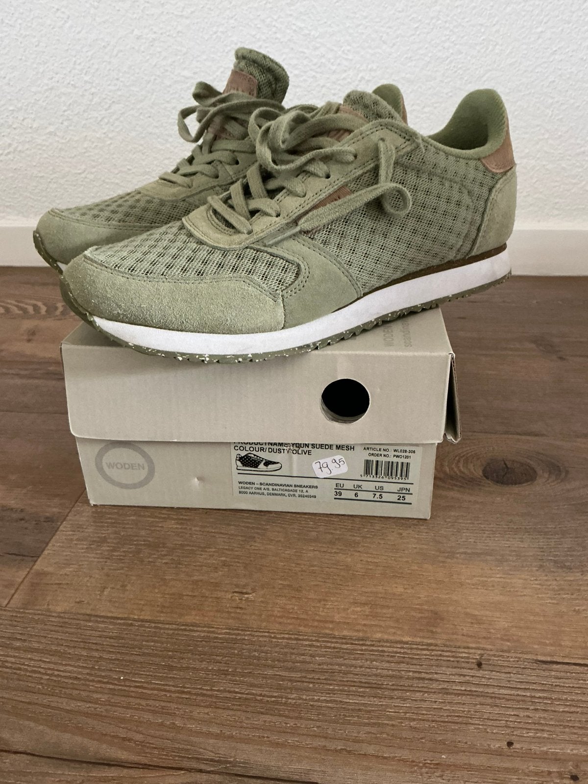 Te koop woden sneakers dusty olive. M 39, Ophalen of Verzenden, Zo goed als nieuw, Sneakers of Gympen