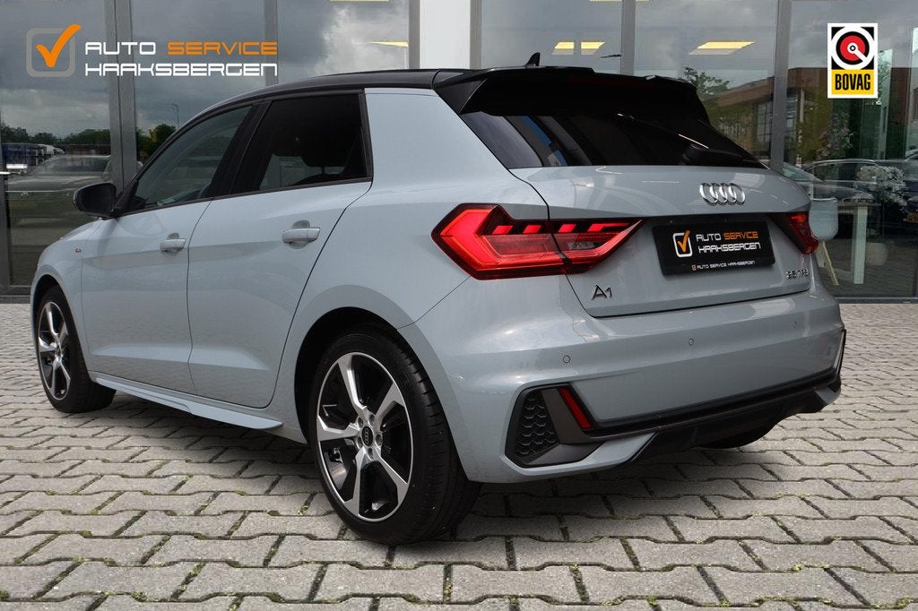 Audi A1 Sportback 25 TFSI S-Line | LED | Camera | 17 Inch |, Auto's, Audi, Stof, Zwart, Bedrijf, 3 cilinders