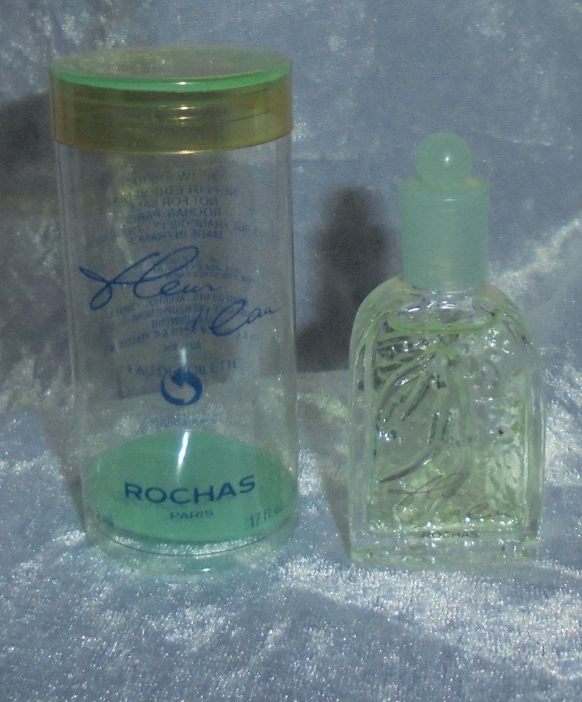 Volle parfum Rochas fleur d,eau + Doosje, Ophalen of Verzenden, Zo goed als nieuw, Miniatuur, Gevuld