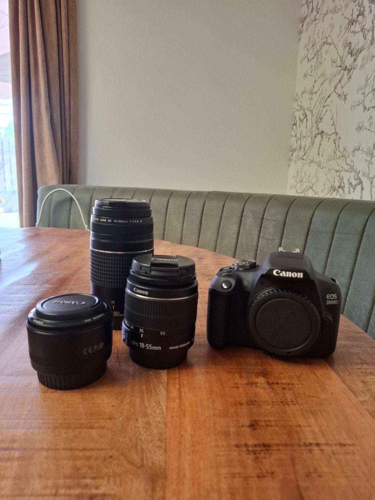 Canon EOS 2000D met 3 lenzen en accessoires, Audio, Tv en Foto, Fotografie | Lenzen en Objectieven, Ophalen, Autofocus, Canon