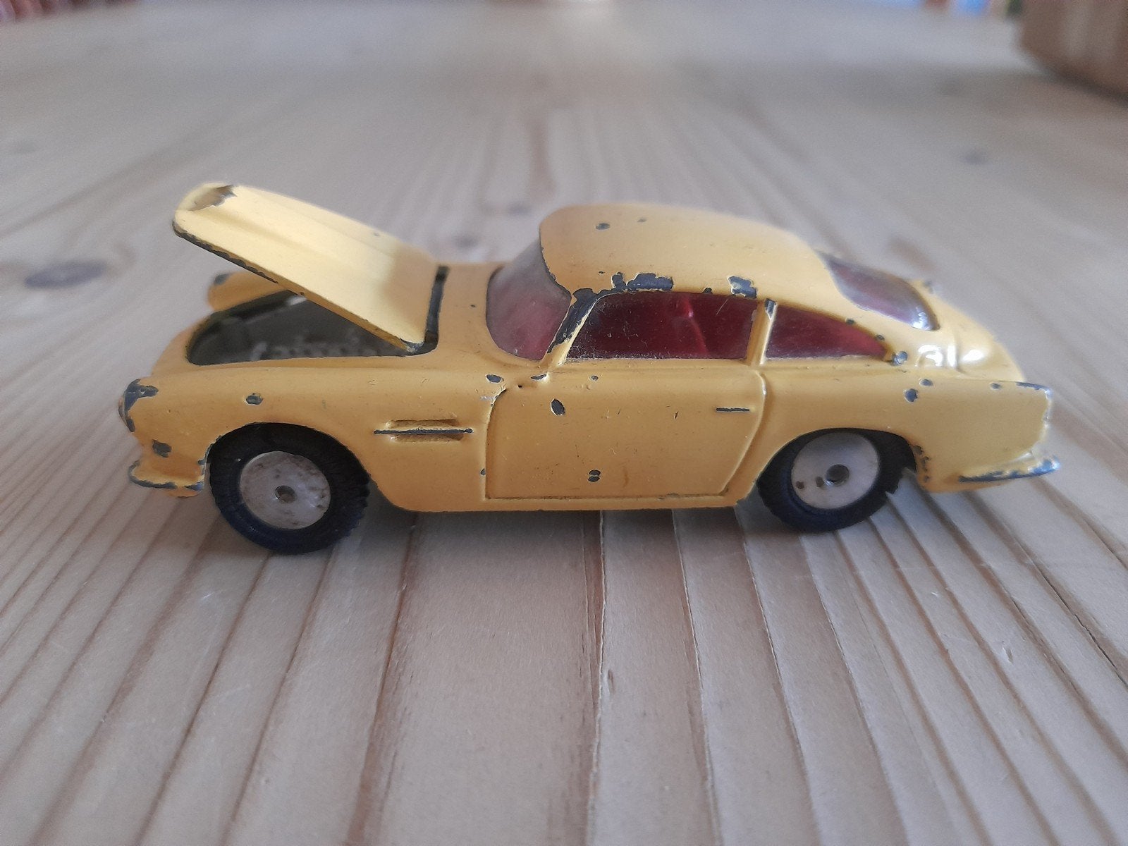 Corgi toys Aston Martin DB 4, Hobby en Vrije tijd, Modelauto's | 1:43, Ophalen of Verzenden, Gebruikt, Auto, Corgi
