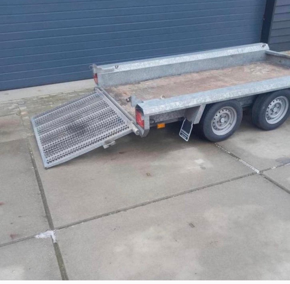 Tehuur machiene transporter  €65 per dag 3000 kg, Dieren en Toebehoren, Hondenhokken, Ophalen of Verzenden, Zo goed als nieuw