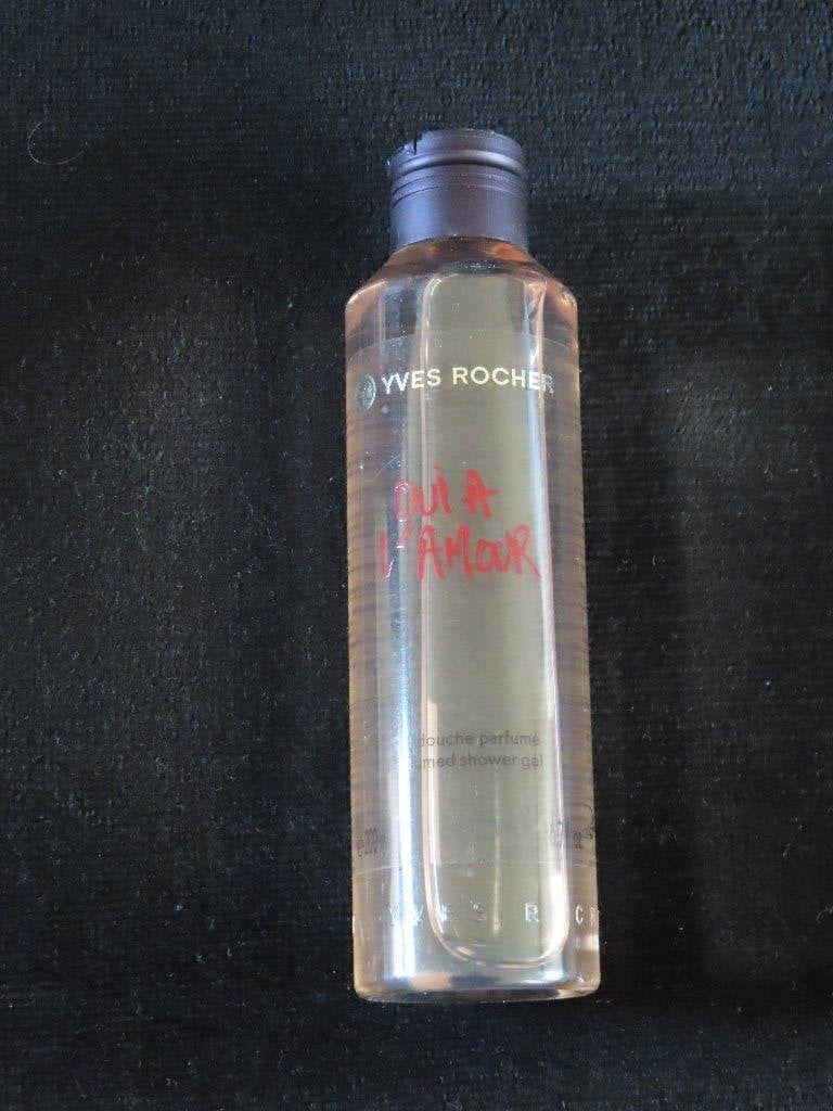 Yves Rocher Oui à L'Amour Eau de Geparfumeerde douchegel, Ophalen of Verzenden, Nieuw, Bad & Douche