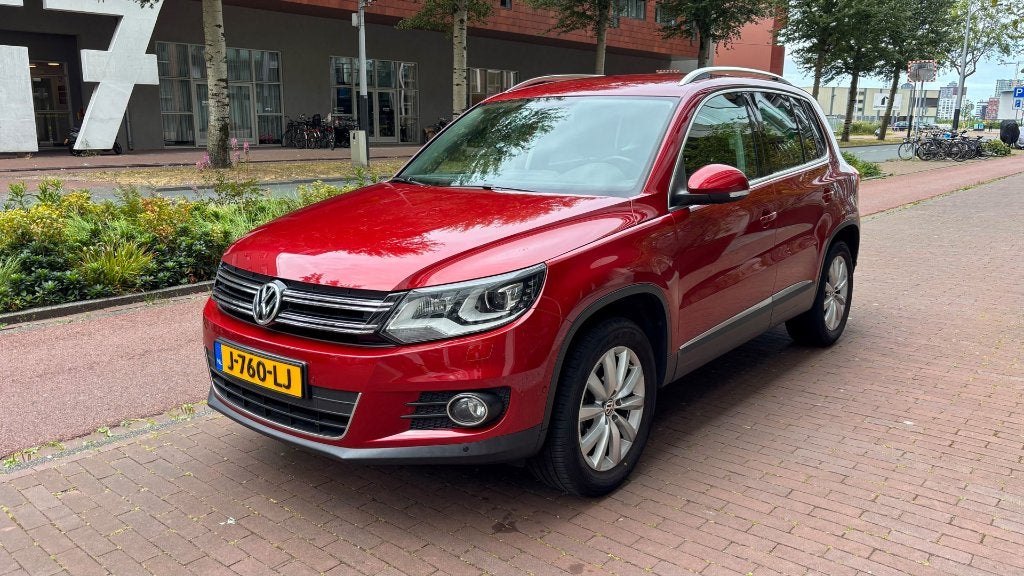 Volkswagen Tiguan 1.4 TSI 90KW BMT 2011 Rood, Auto's, Volkswagen, Voorwielaandrijving, Euro 5, Zwart, 4 cilinders