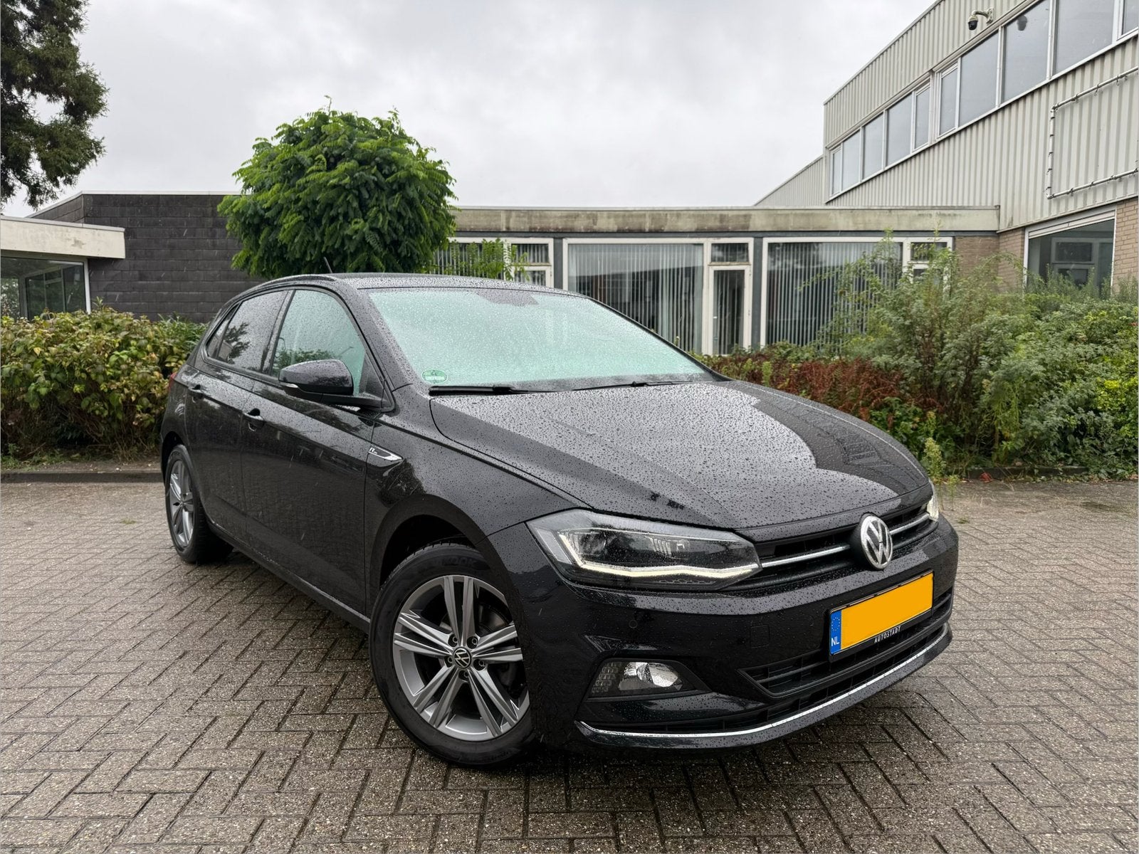 VW Polo 1.0 TSI Higline/R-line | VOL | Unieke staat | Dealer, Voorwielaandrijving, Euro 6, Zwart, Handgeschakeld