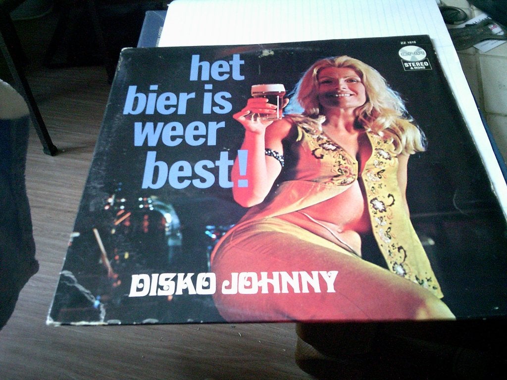 DISCO JOHNNY LP HET BIER IS WEER BEST !, Ophalen of Verzenden, Zo goed als nieuw, Levenslied of Smartlap, Inclusief binnenhoes