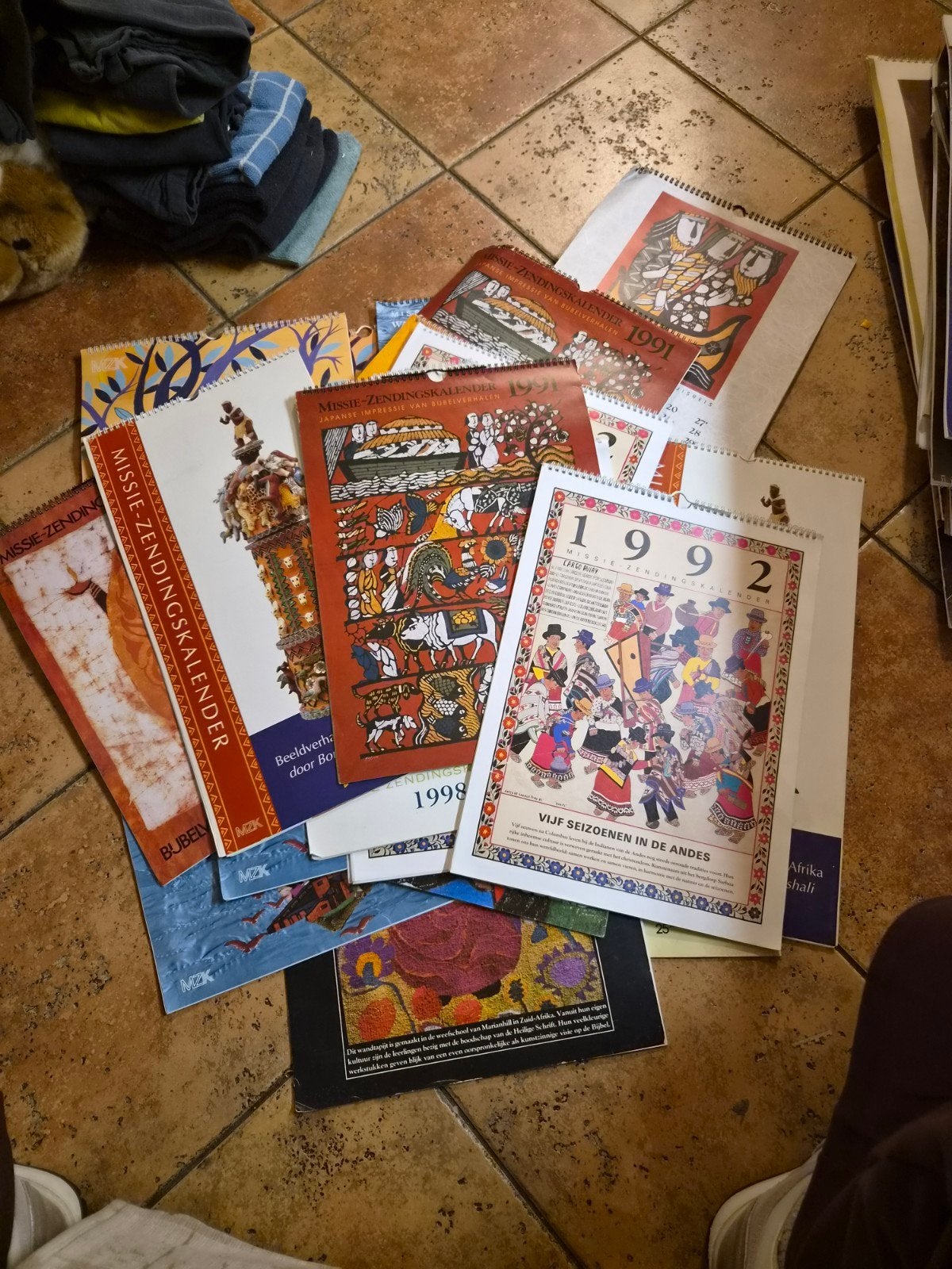 Te koop 24 oude Missie-zendingskalenders, Ophalen of Verzenden, Dagkalender, Gebruikt
