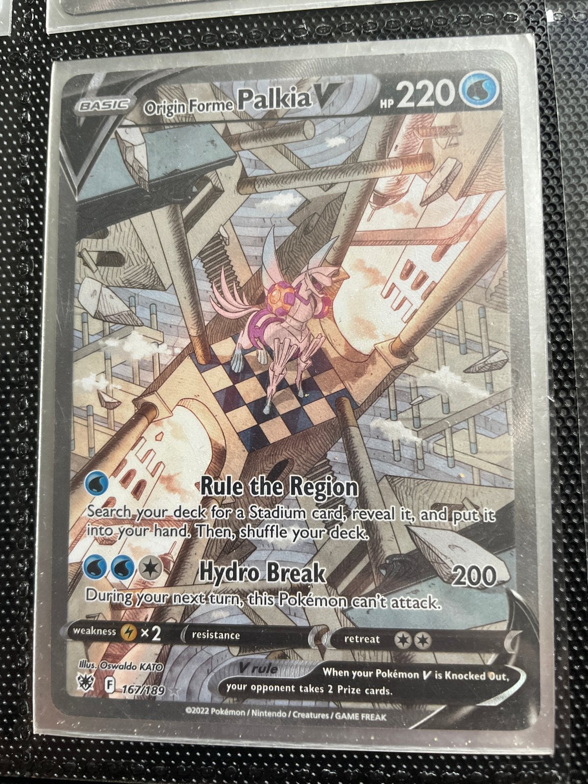 Palkia V Pokémon Kaart - Origin Forme Palkia V 167/189, Hobby en Vrije tijd, Ophalen of Verzenden, Zo goed als nieuw, Losse kaart