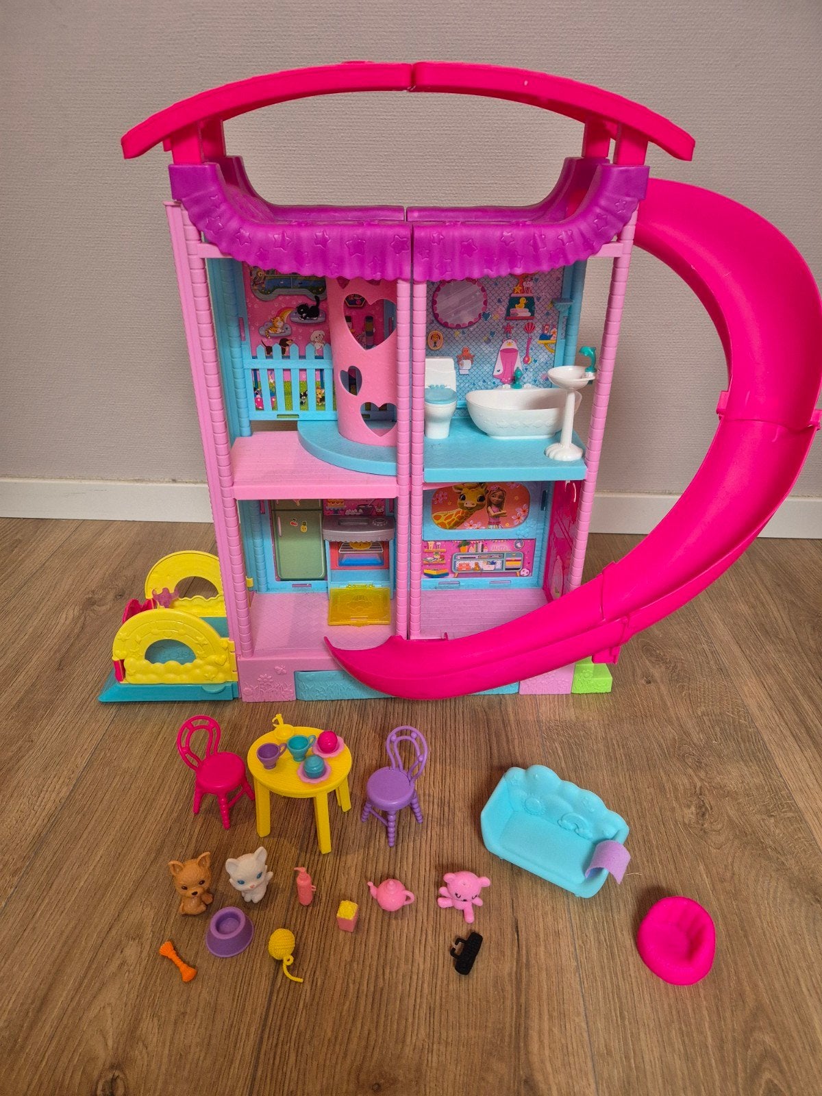 Barbie Chelsea Huis met glijbaan en accessoires, Ophalen of Verzenden, Gebruikt, Barbie