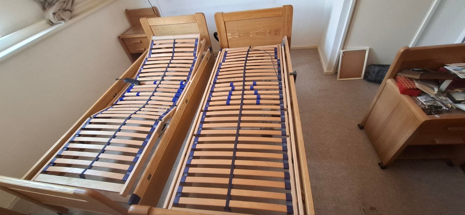 Senioren bedden, Huis en Inrichting, Slaapkamer | Bedden, Ophalen, Eenpersoons, Zo goed als nieuw, 80 cm