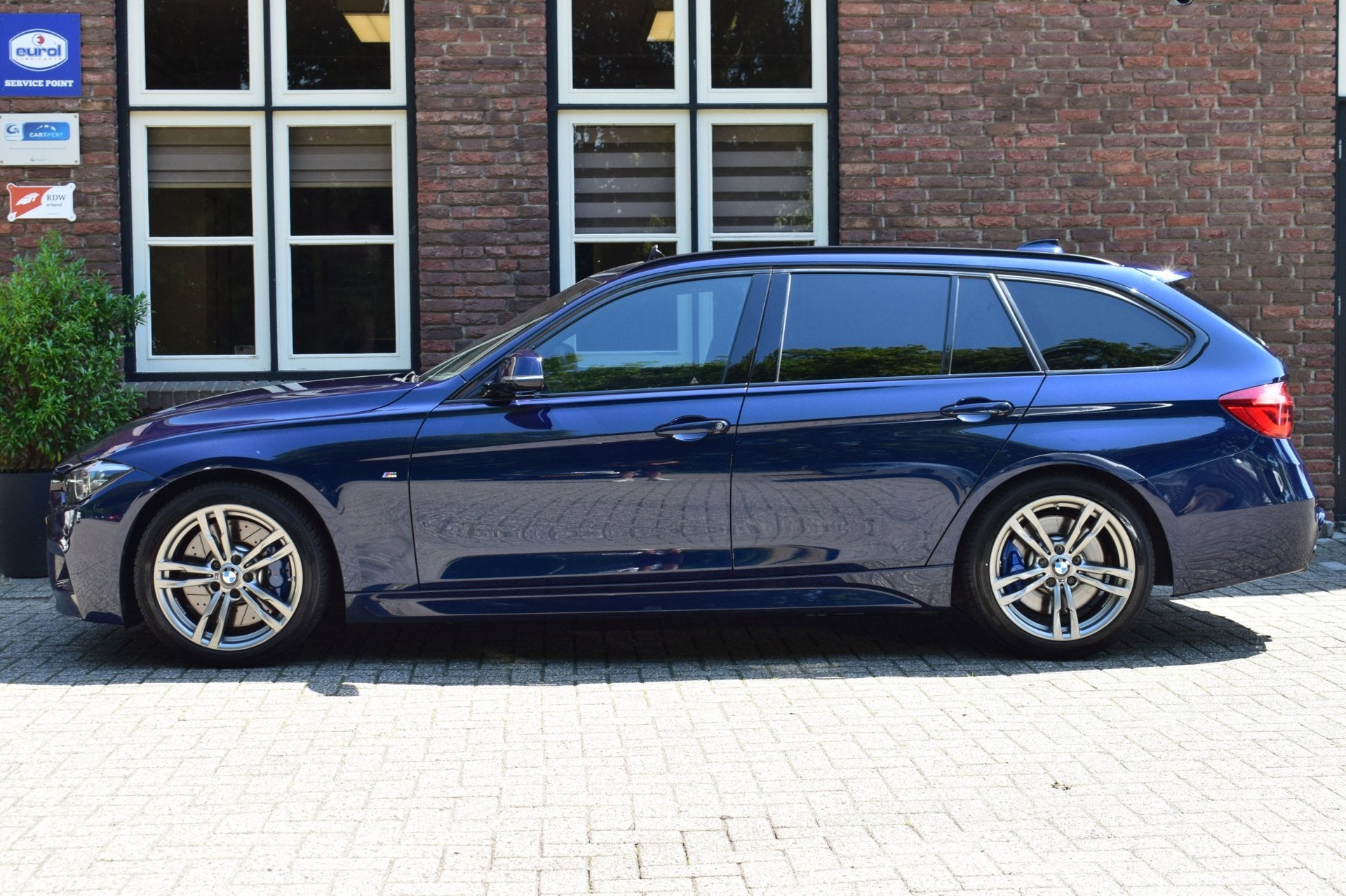 BMW 3-serie Touring 330i Aut Individual M Pakket Sport Shado, Automaat, Achterwielaandrijving, 4 cilinders, Blauw