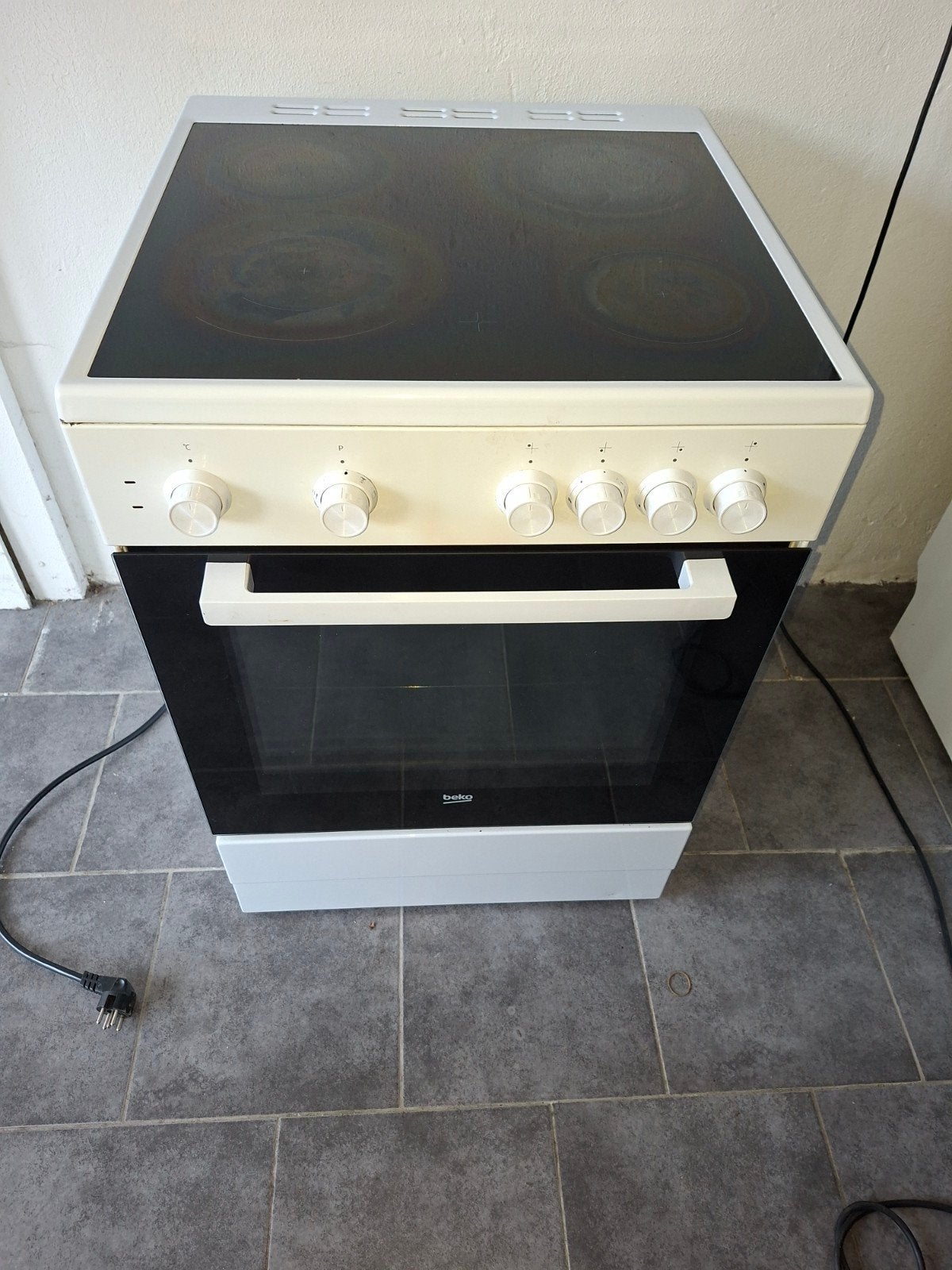 BEKO fornuis met keramisch kookplaat, Ophalen, Hete lucht, 60 cm of meer, Keramisch