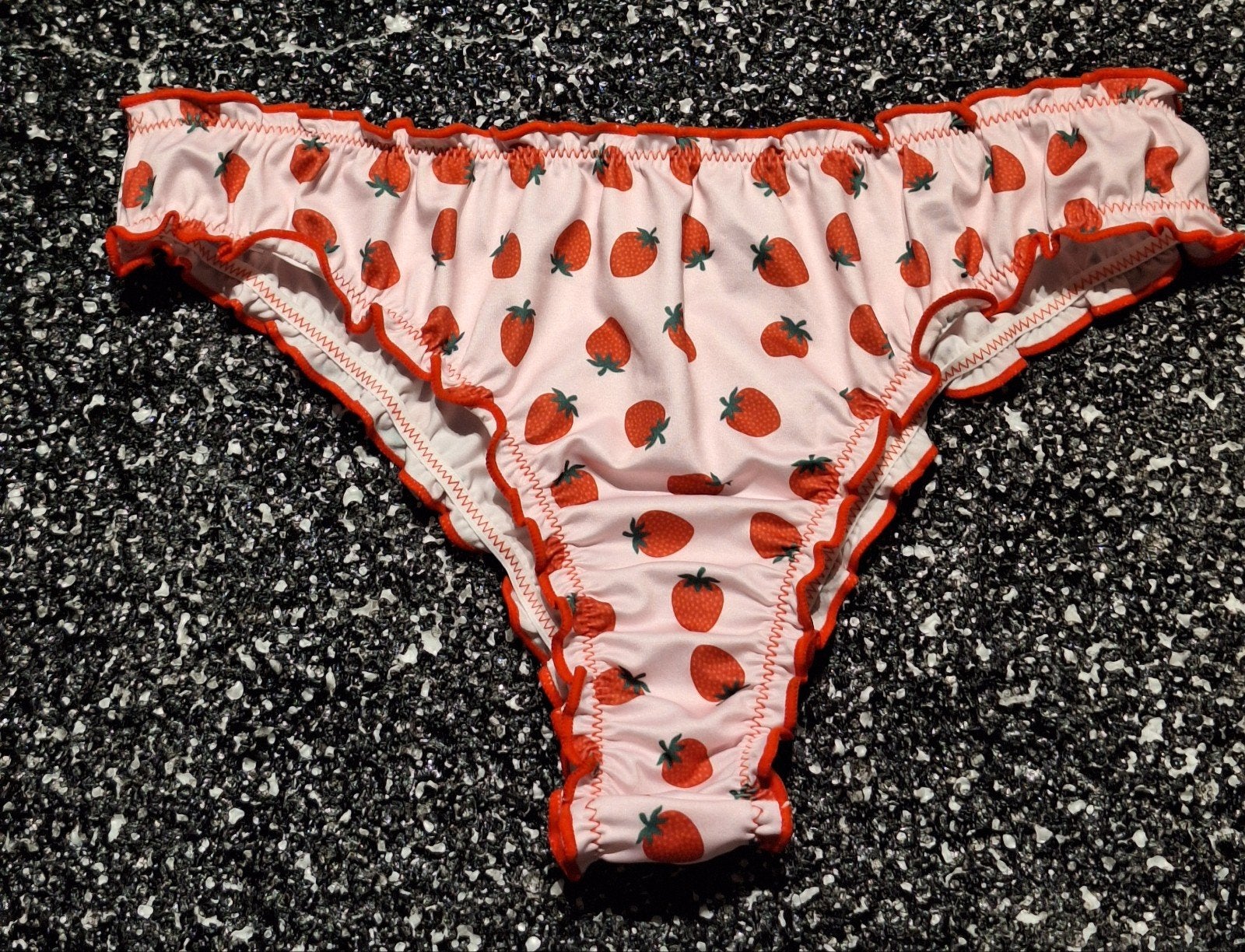 Sexy frivole nieuwe (aardbeien) slip (M), Kleding | Dames, Ondergoed en Lingerie, Verzenden, Wit, Slip
