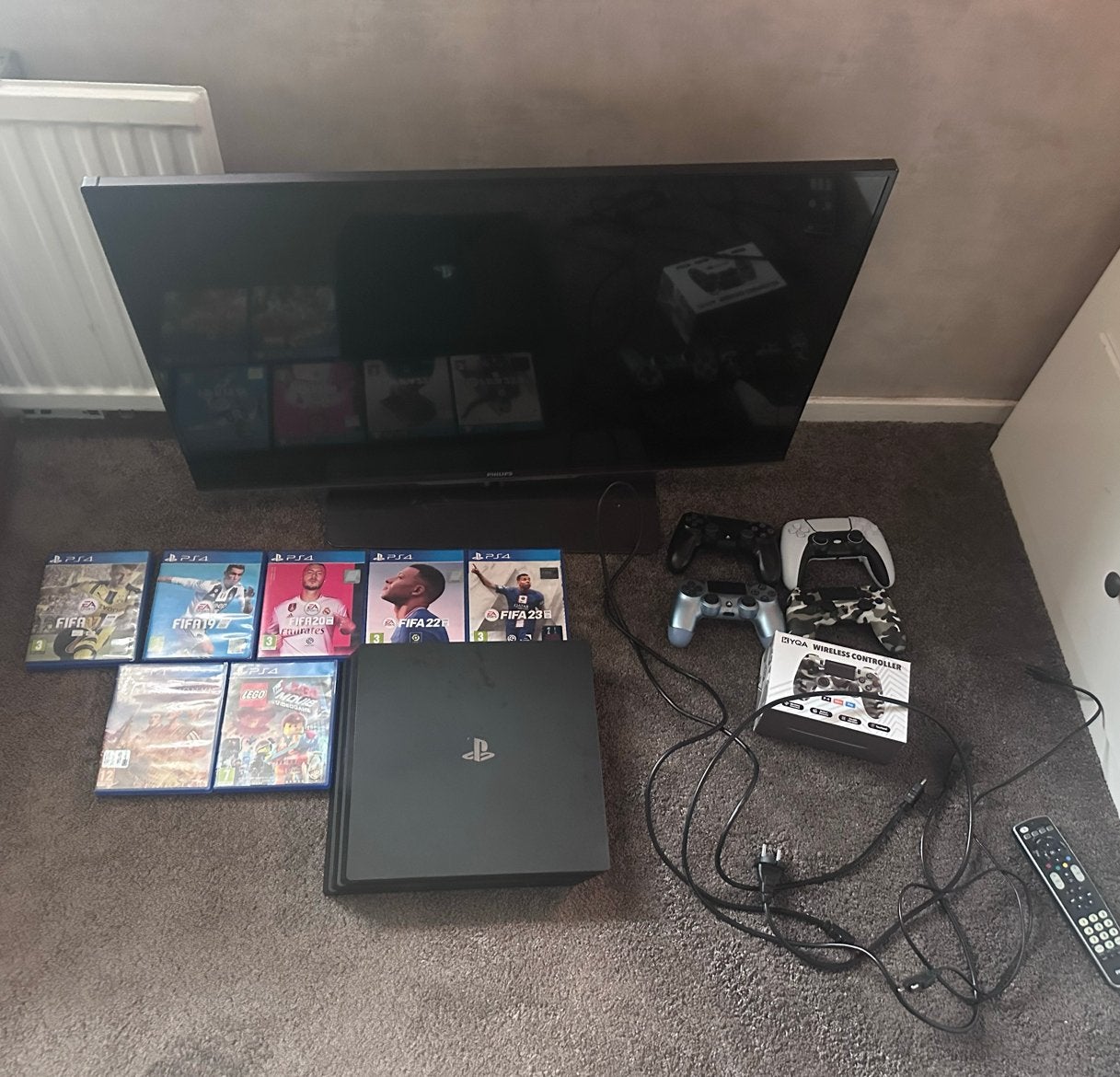 PlayStation 4 Pro met 4 controllers en 7 games en scherm, Spelcomputers en Games, Ophalen, Zo goed als nieuw, Pro, Met 3 controllers of meer