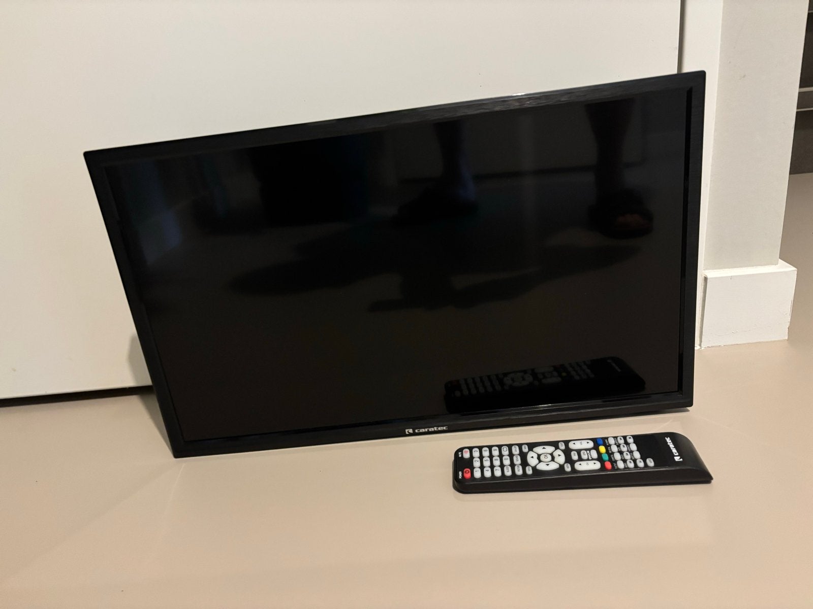Caratec CAV220B TV met afstandsbediening 220/12volt, Ophalen, Gebruikt