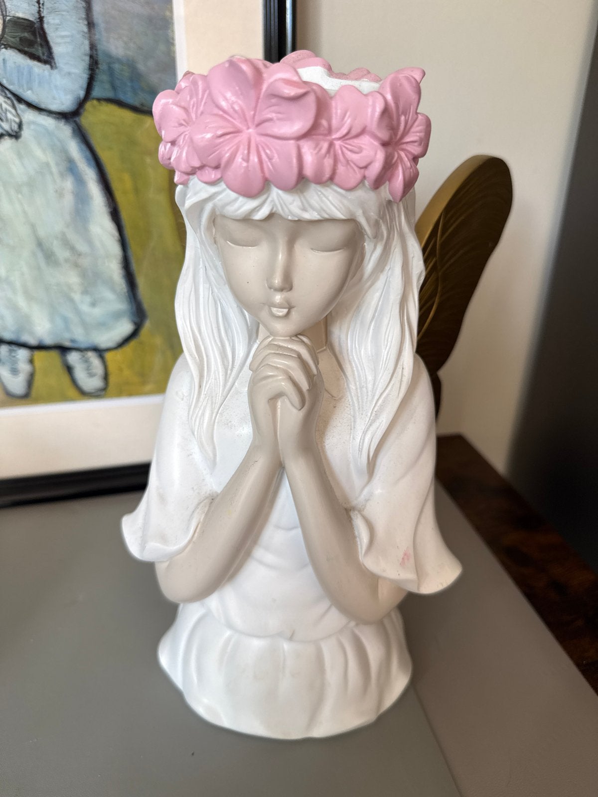 Decoratieve vaas biddende engel met roze bloemenkrans, Ophalen, Kunststof, Wit, Zo goed als nieuw