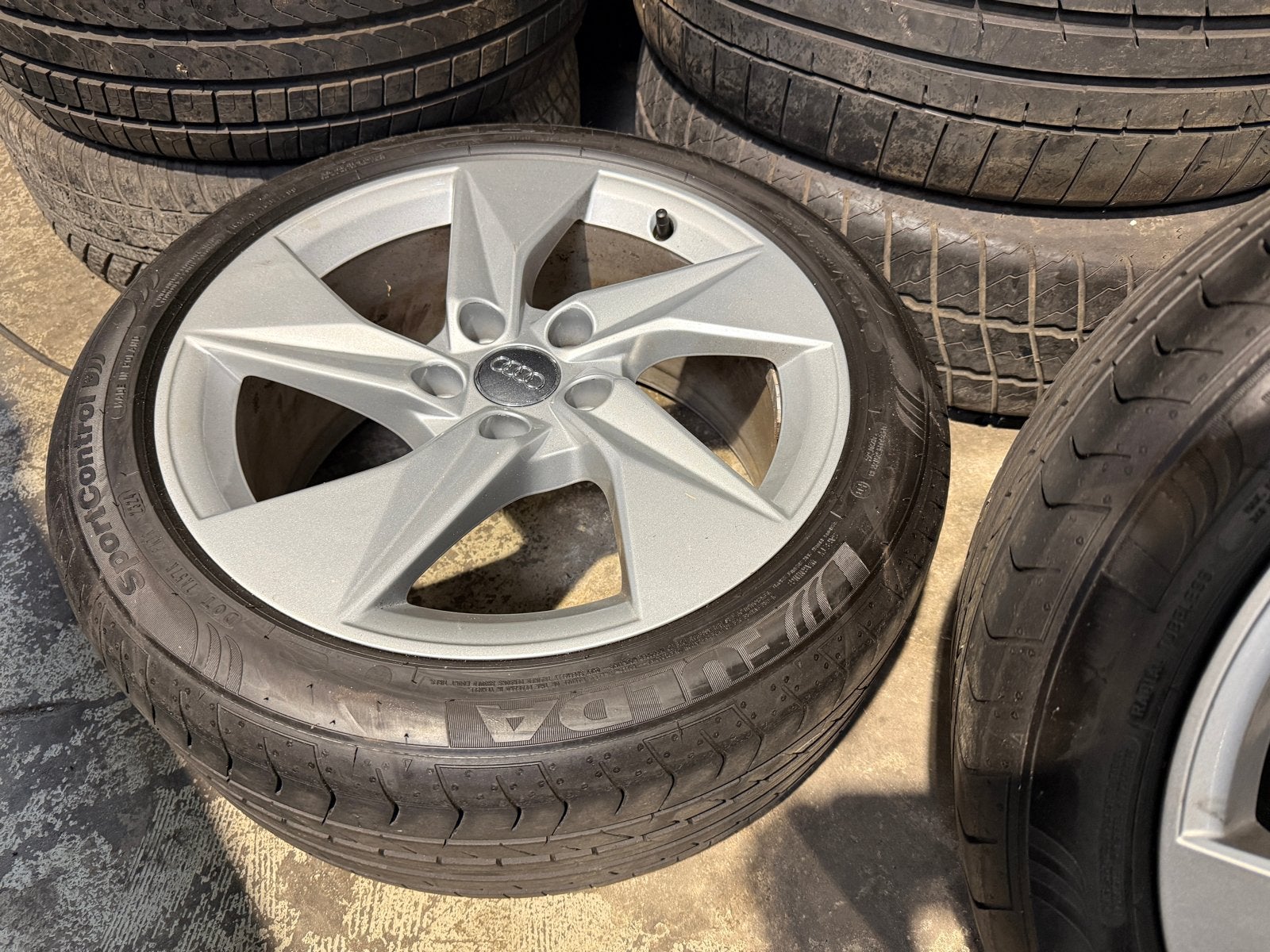 Originele Audi velgen met z.g.a.n. banden - 224/45/17, Auto-onderdelen, Banden en Velgen, Banden en Velgen, Zomerbanden, 17 inch