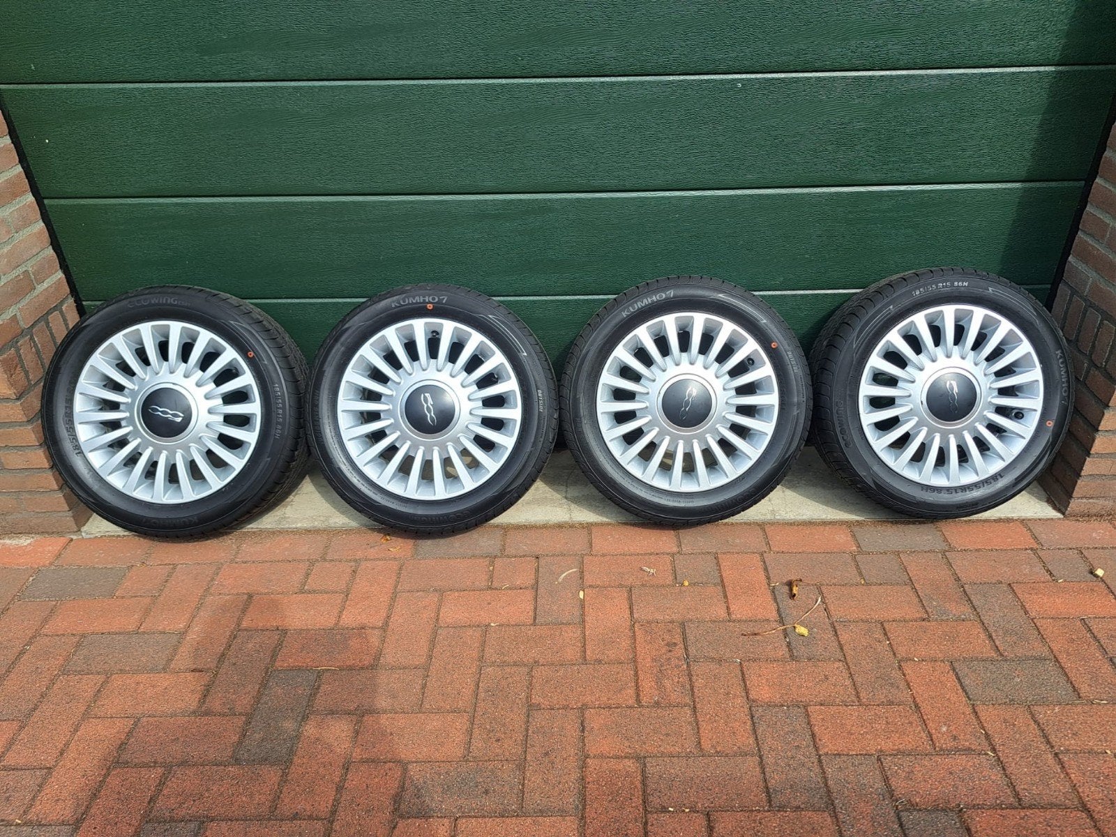 origineel Fiat 500 15 inch velgen 4x98 nieuwe banden kumho, Gebruikt, 15 inch, 185 mm, Band(en)
