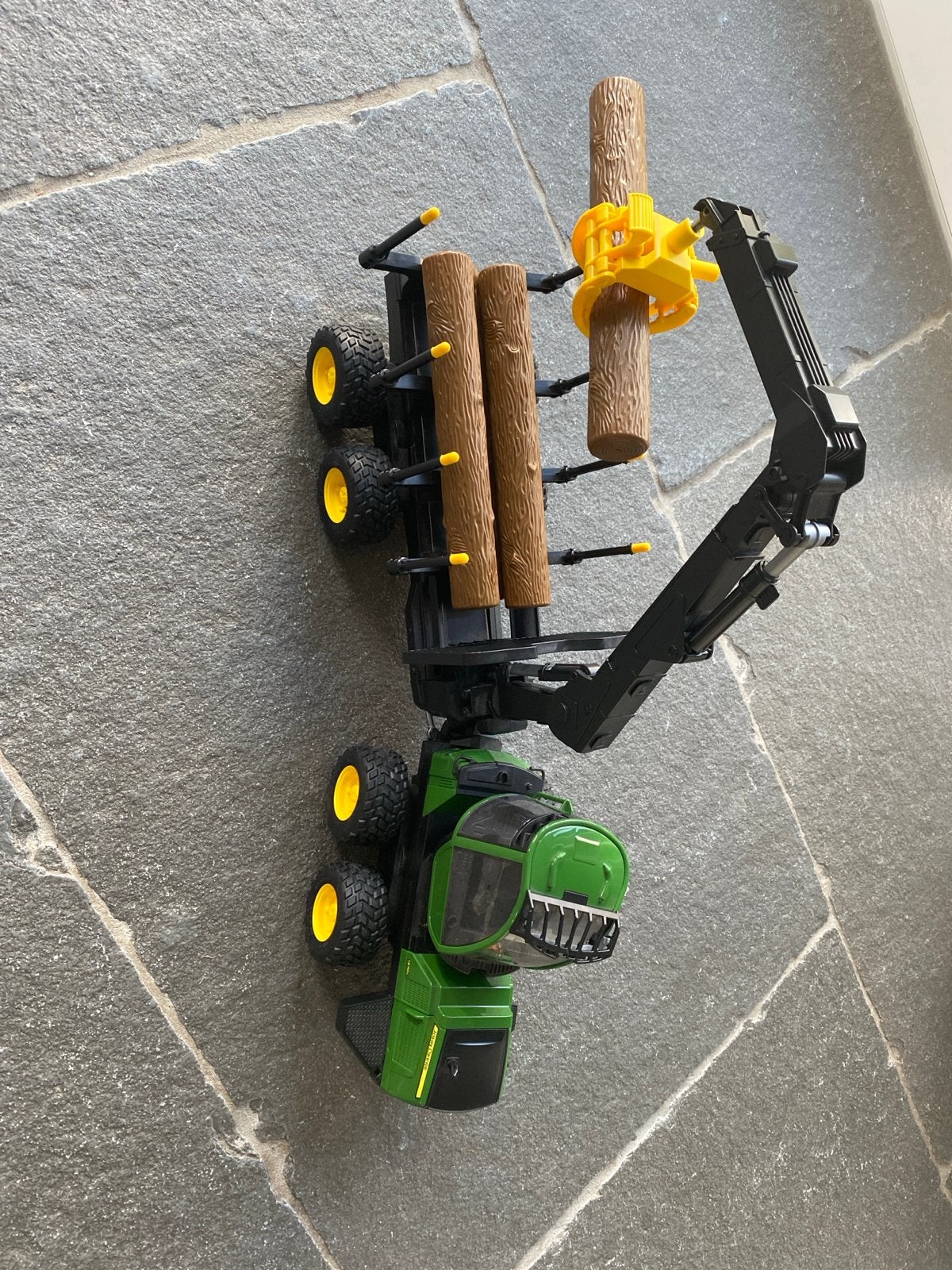 Bruder John Deere 1210E Forwarder met boomstammen, Ophalen of Verzenden, Zo goed als nieuw