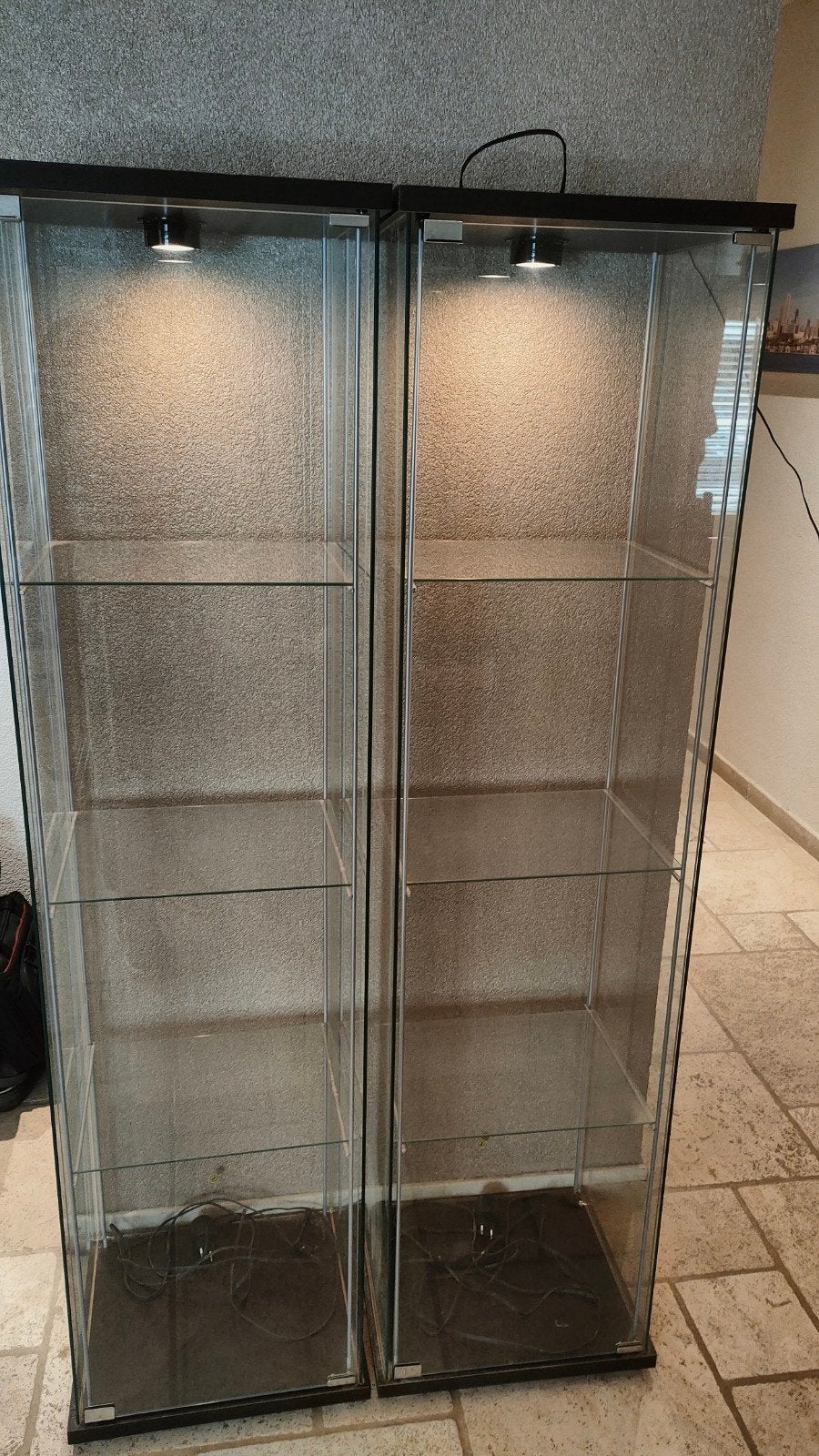 2 Vitrinekasten met verlichting, Huis en Inrichting, Kasten | Vitrinekasten, Ophalen, 50 tot 100 cm, Glas, Modern