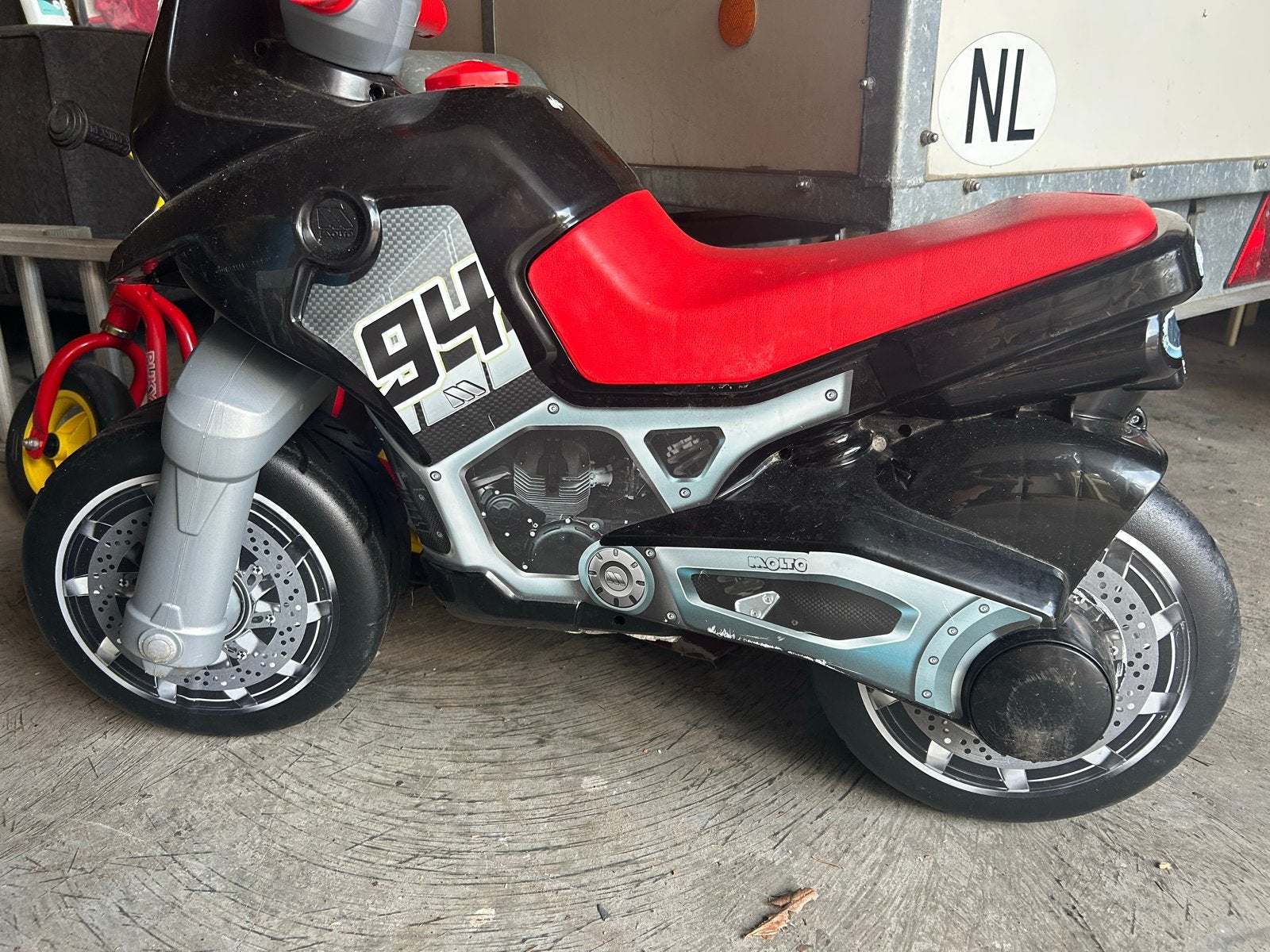 Stoere zwarte loopmotor voor kinderen, Kinderen en Baby's, Ophalen of Verzenden, Gebruikt