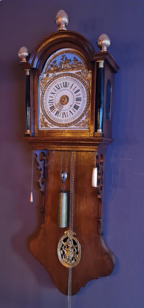 Houten wandklok met gouden details, Ophalen of Verzenden