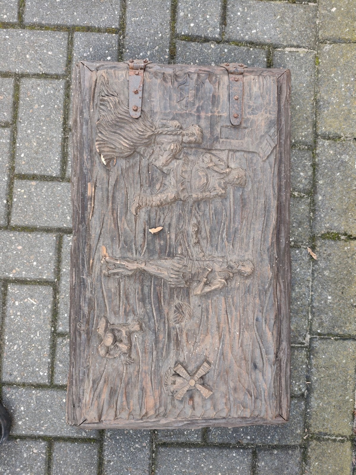 Antieke Houtgesneden Kist met Reliëf, Ophalen