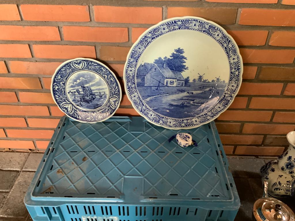TE KOOP 2 NETTE DELFTBLAUWE BORDEN, Ophalen