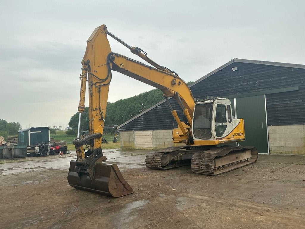 2000 Kato HD823LC Rupsgraafmachine, Graafmachine