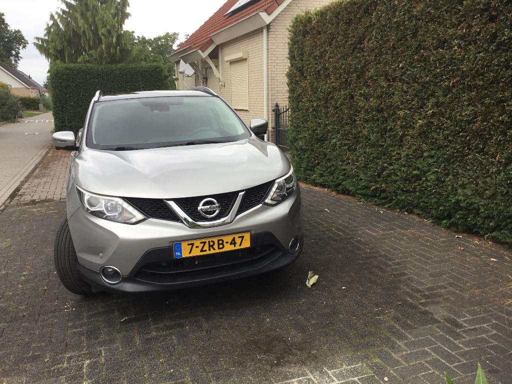 Nissan QASHQAI X-Tronic Connect Edition automaat  2015 Grijs, Auto's, Automaat, 4 cilinders, Origineel Nederlands, Particulier