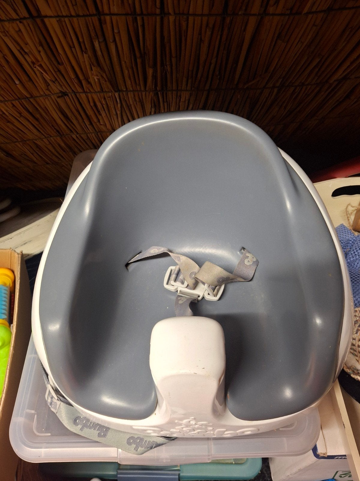 Bumbo Babyzitje - Grijs met veiligheidsgordel, Ophalen of Verzenden, Gebruikt, Overige typen, Gordel(s)