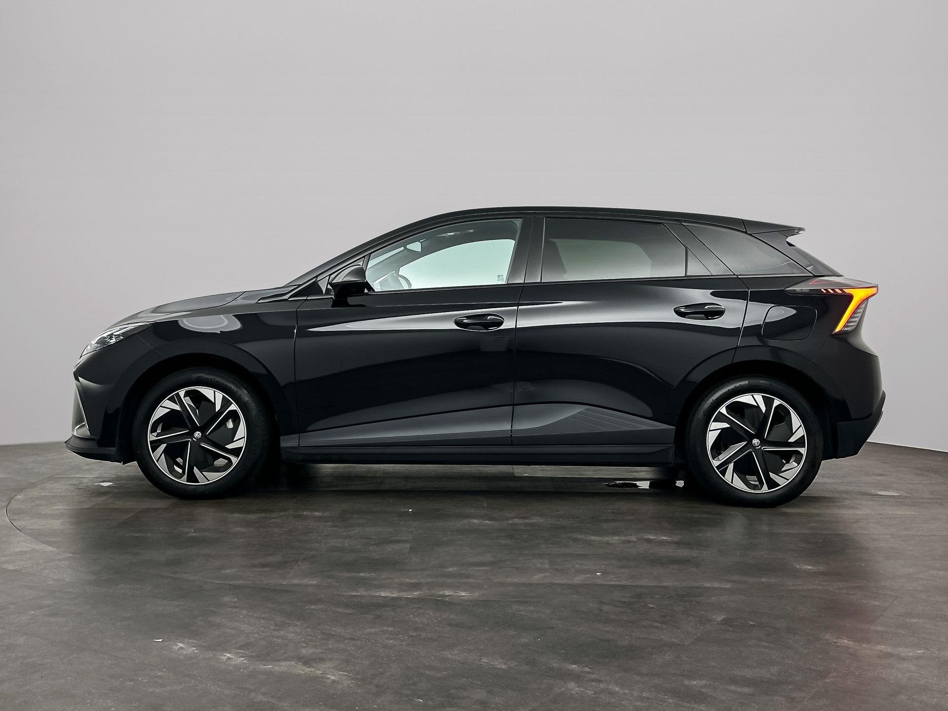 MG MG4 Electric Luxury 64 kWh | Navi | Led Koplampen | 360 C, Auto's, 12 maanden, Gebruikt, Zwart, Origineel Nederlands
