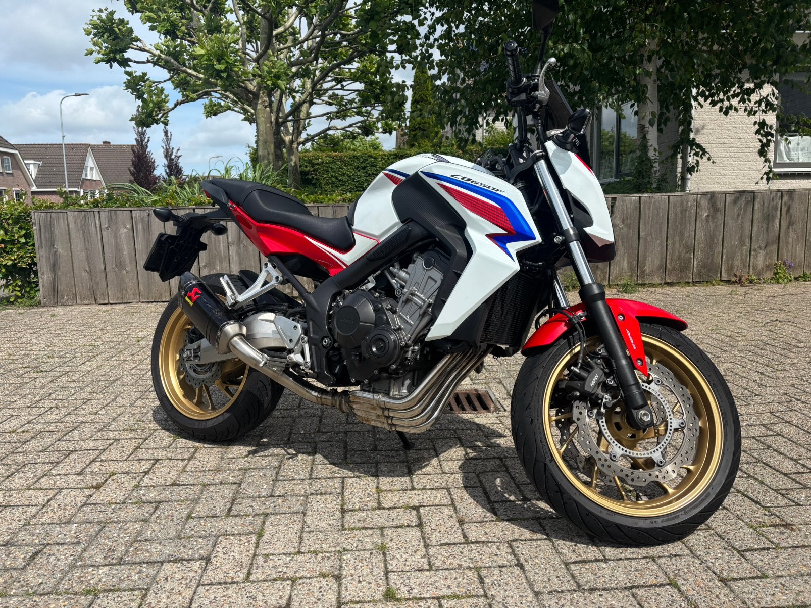 Mooie Honda CB650F Tricolor 2014 Akrapoviç uitlaat, Motoren, 4 cilinders, Motorrijbewijs A, Particulier, Meer dan 35 kW