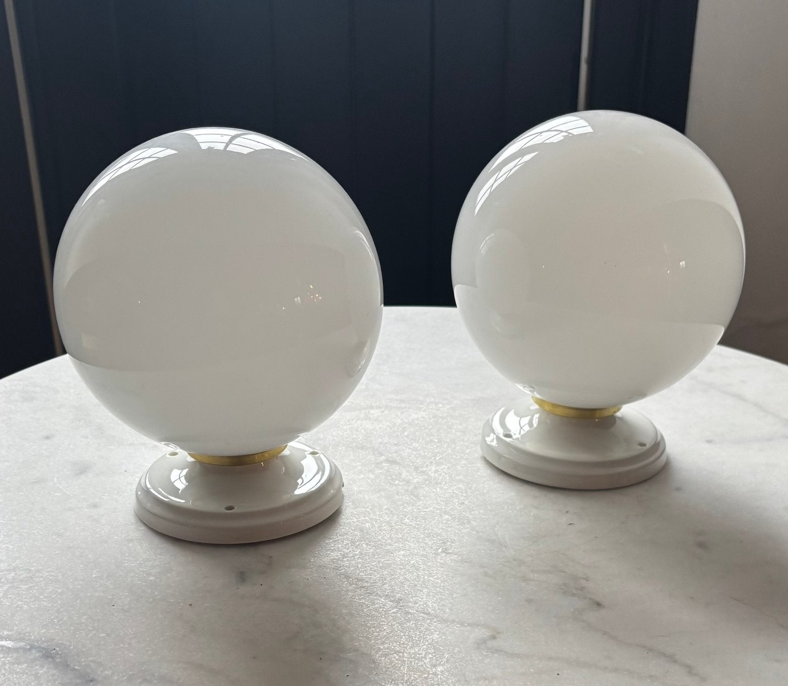 Vintage set 2 witte bollampen plafonniere plafondlampen, Huis en Inrichting, Lampen | Plafondlampen, Ophalen of Verzenden, Zo goed als nieuw