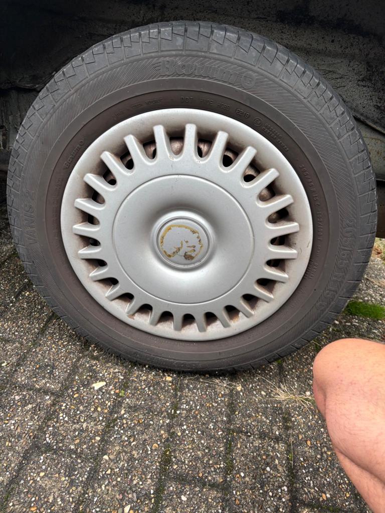 4x Barum zomerbanden 205/65 R15 – 5.3 mm profile, Auto diversen, Wieldoppen, Ophalen, Zo goed als nieuw