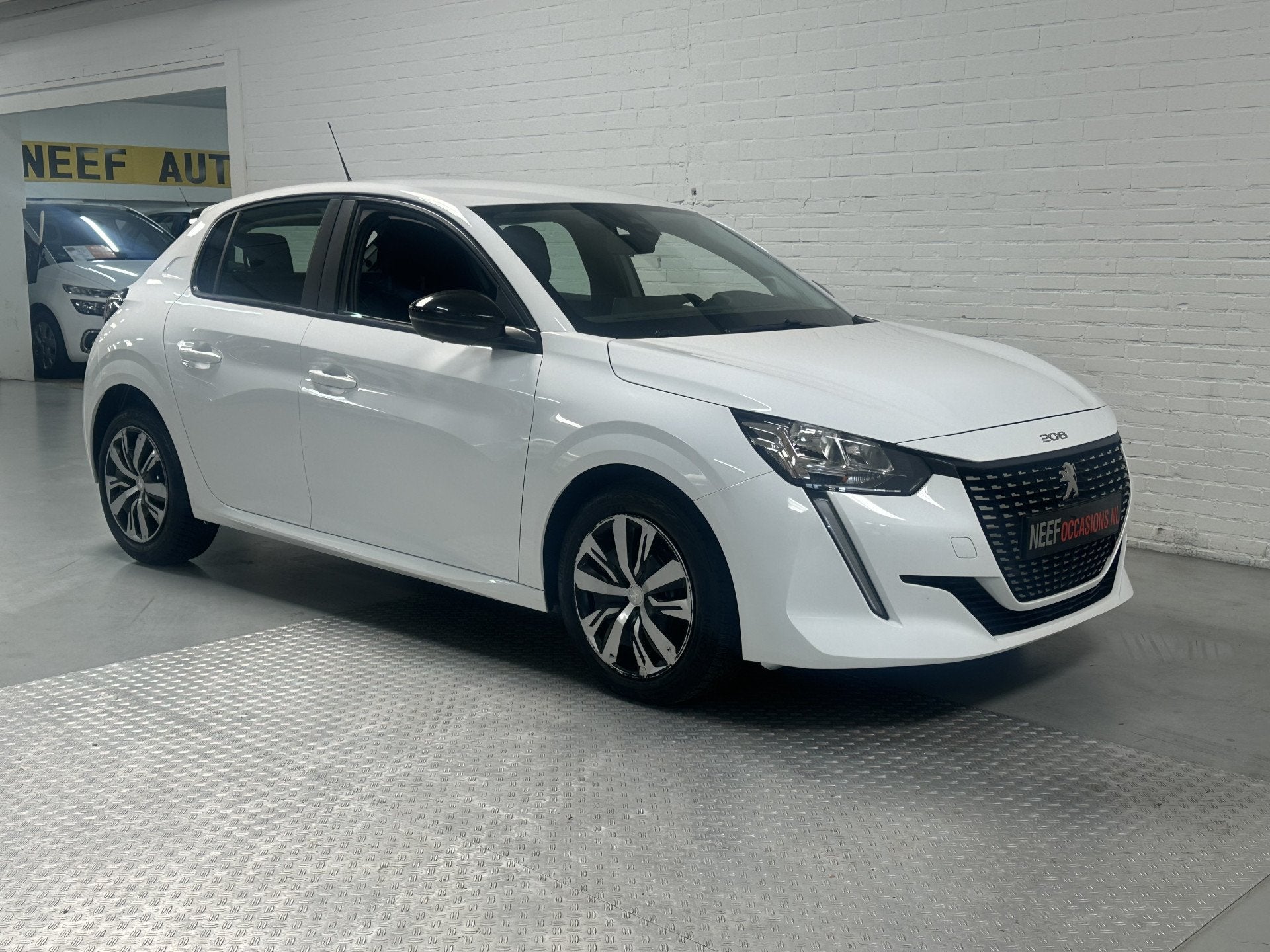 Peugeot 208 1.2 PureTech Active Pack AIRCO / NAVI / CRUISE /, Voorwielaandrijving, Gebruikt, 1199 cc, Bedrijf