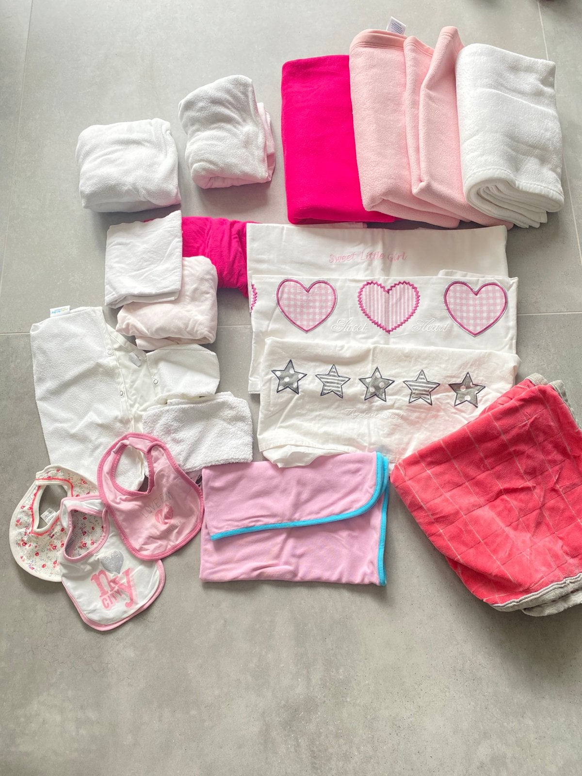 Baby uitzetpakket ledikant: dekens, lakens & slabbetjes, Overige typen, Zo goed als nieuw, Roze, Verzenden