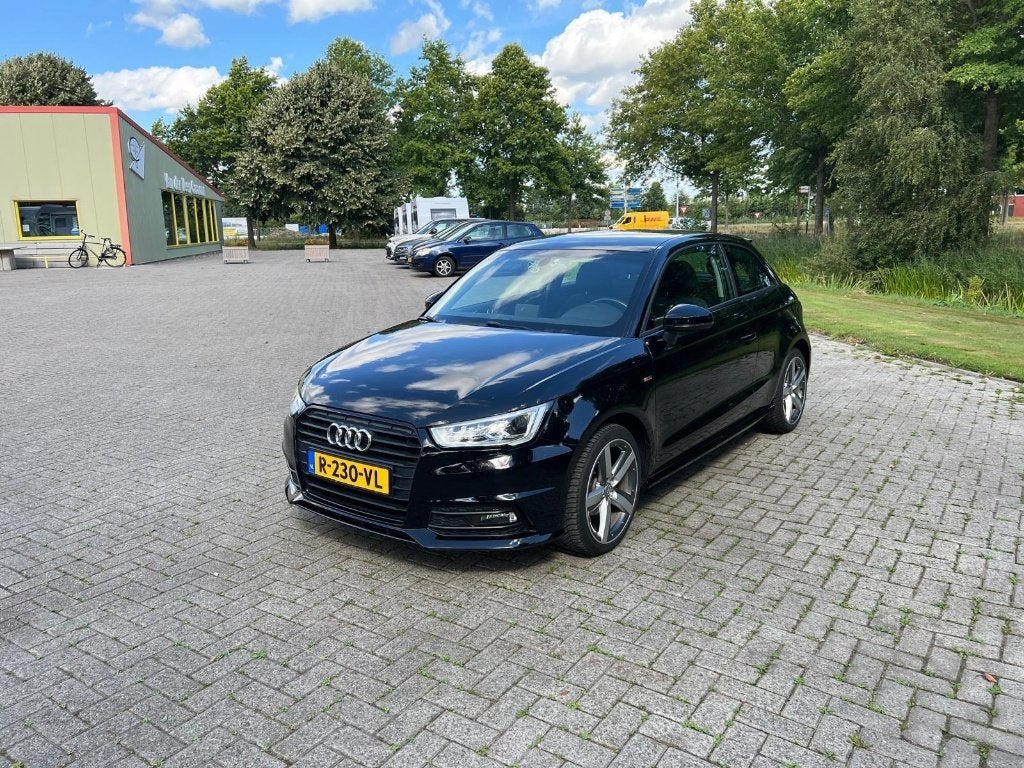 Audi A1 1.0 Tfsi 60KW 2016 Zwart S-line, Auto's, Voorwielaandrijving, Stof, Zwart, 4 stoelen