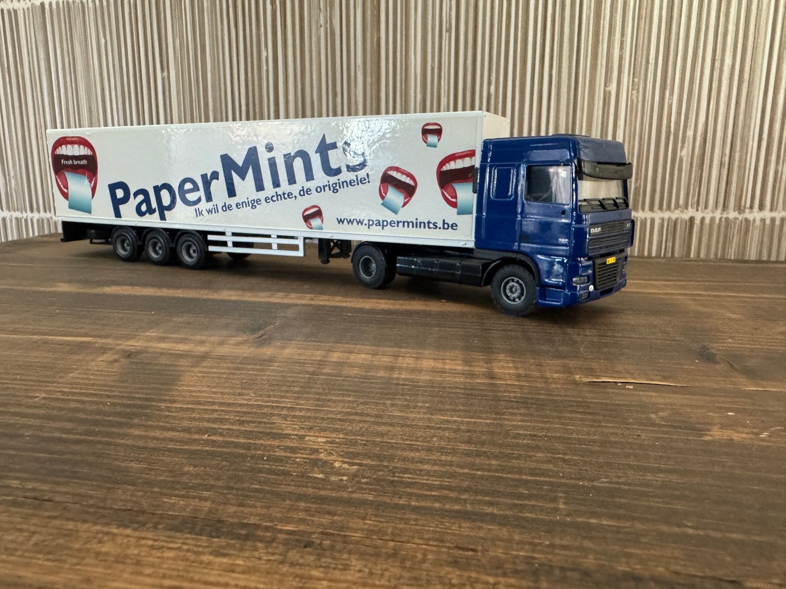 LionToys DAF XF PaperMints Schaalmodel Vrachtwagen, Ophalen of Verzenden, Zo goed als nieuw, Bus of Vrachtwagen
