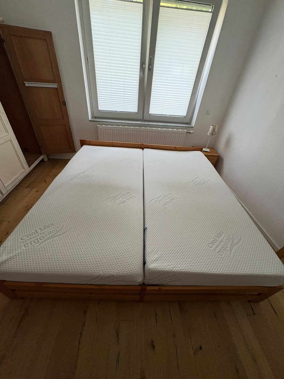 Tweepersoonsbed met lattenbodems en matrassen, Gebruikt, Bruin, Tweepersoons, Ophalen of Verzenden