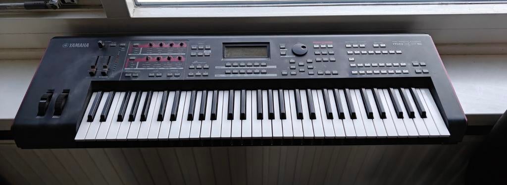 Yamaha MOXF6 Synthesizer Workstation + 512mb memory, Ophalen of Verzenden, 61 toetsen, Gebruikt, Midi-aansluiting