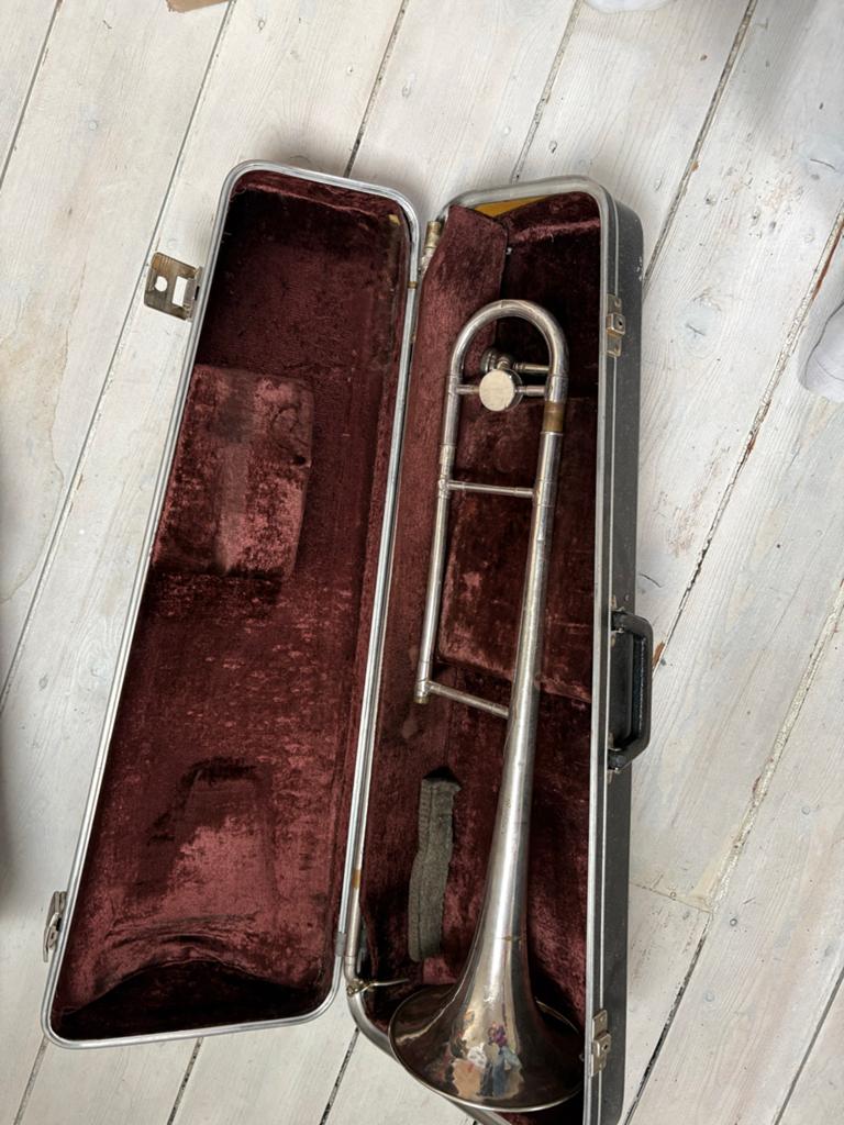 Vintage Antoine Courtois Paris Trombone met koffer, Muziek en Instrumenten, Ophalen of Verzenden, Gebruikt, Tenor, Met koffer