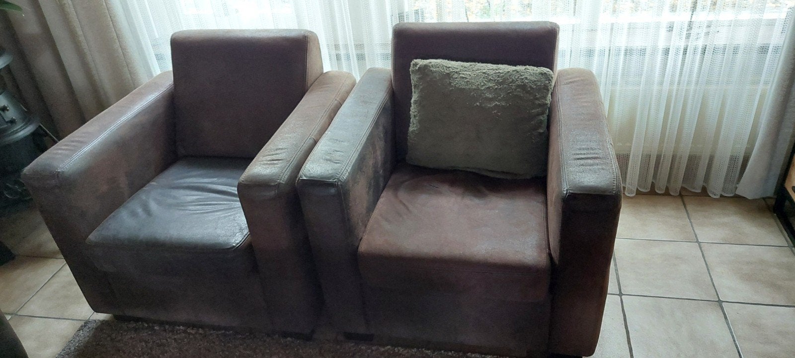 Twee comfortabele bruine fauteuils, Ophalen, Gebruikt, Klassiek, 75 tot 100 cm