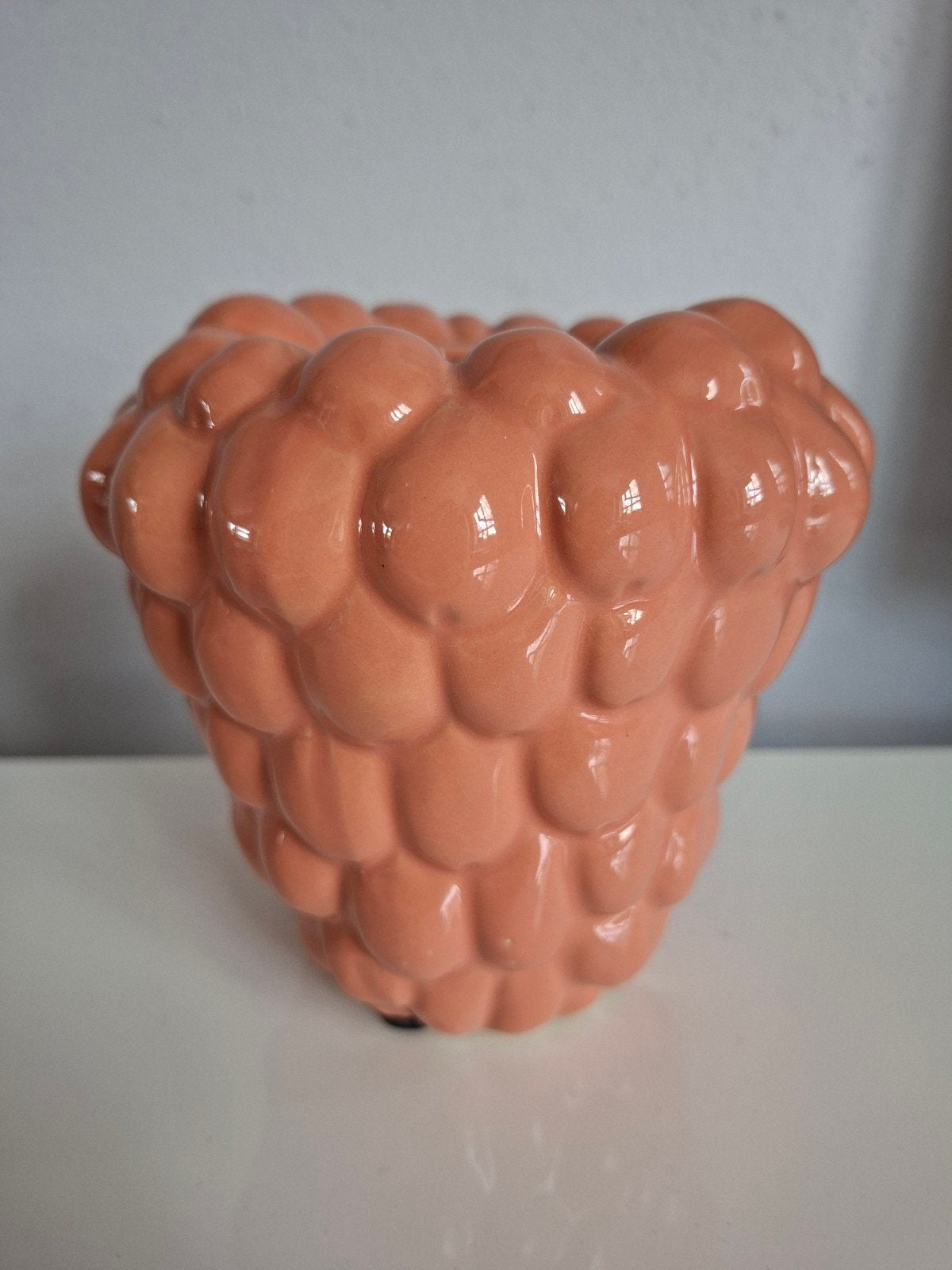 Hip koraalkleurig vaasje - 13cm hoog, Huis en Inrichting, Ophalen of Verzenden