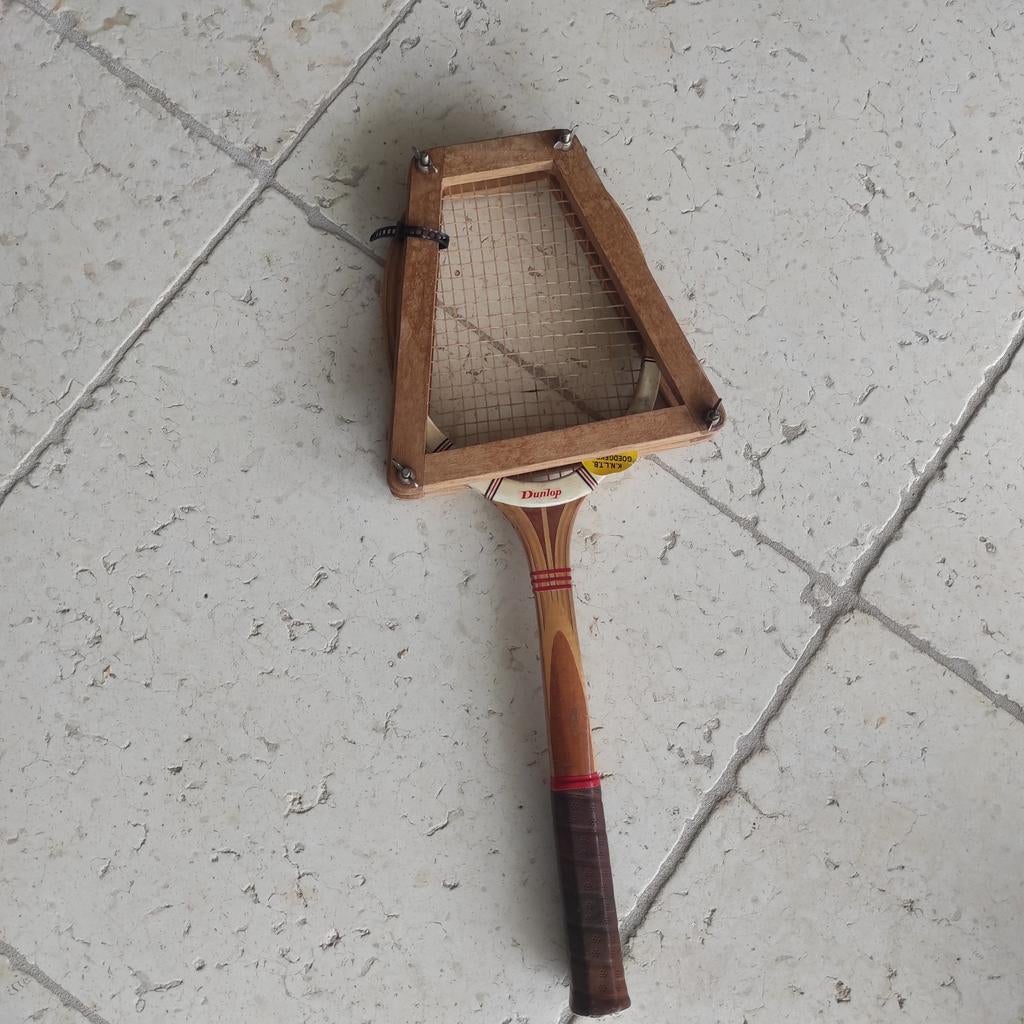 Dunlop Maxply tennisracket in frame met darmbespanning., Ophalen of Verzenden, Overige onderwerpen