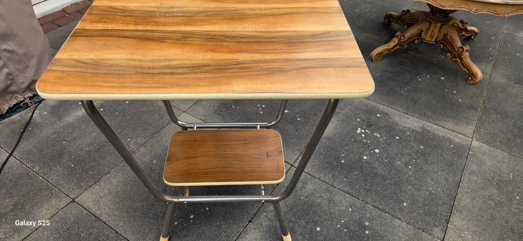 Vintage jaren '60 bijzettafeltje - Hout en Metaal, 45 tot 60 cm, Minder dan 55 cm, Gebruikt, Onbekend