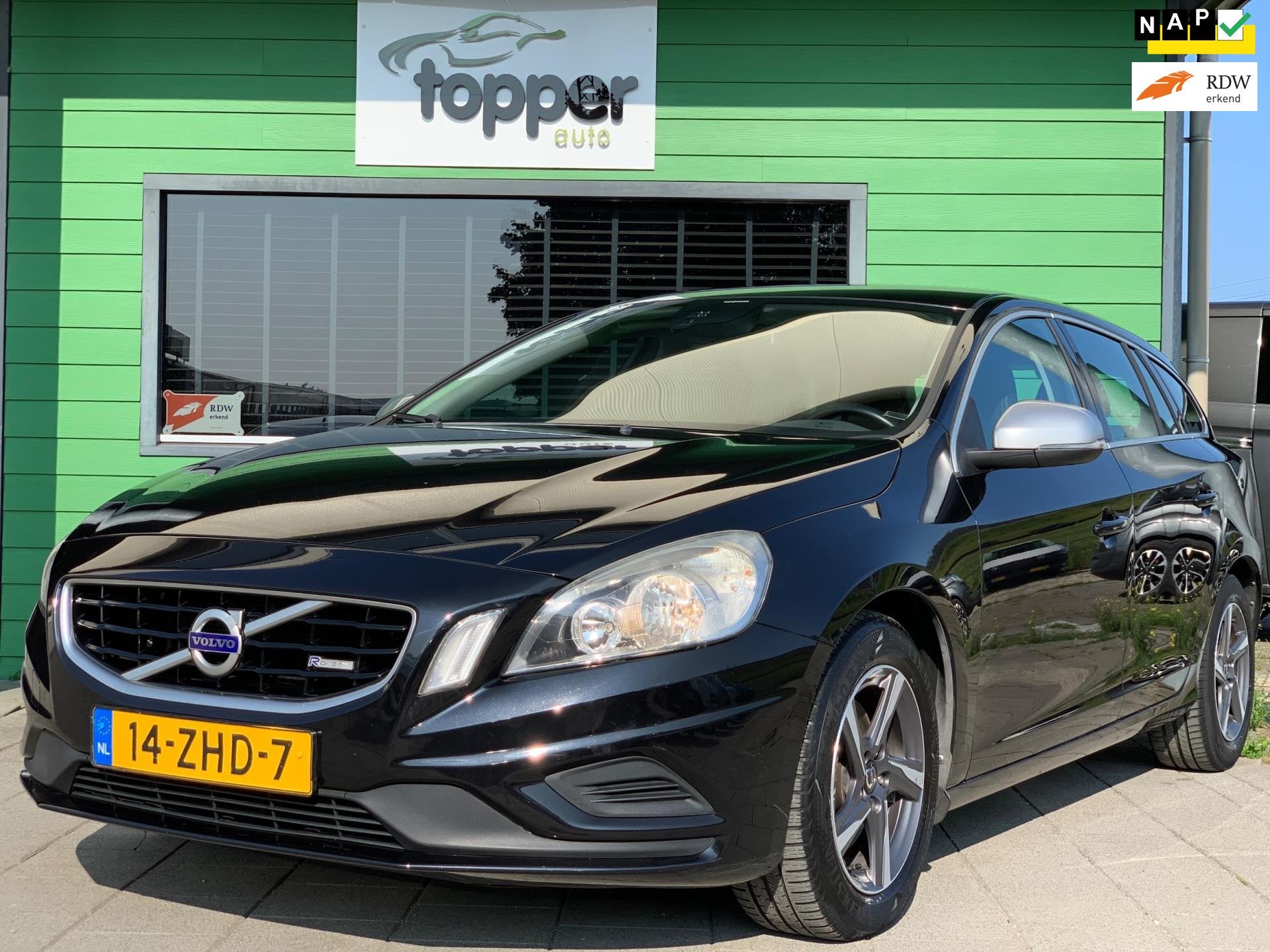 Volvo V60 1.6 T3 R-Design|2e Eigenaar|Automaat|Navigatie|Cli, Auto's, Gebruikt, 4 cilinders, 150 pk, Leder en Stof
