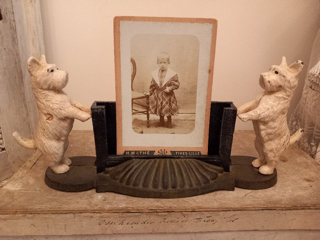 Oude gietijzeren foto of kaart kader met 2 Schotse Terriërs, Antiek en Kunst, Ophalen of Verzenden