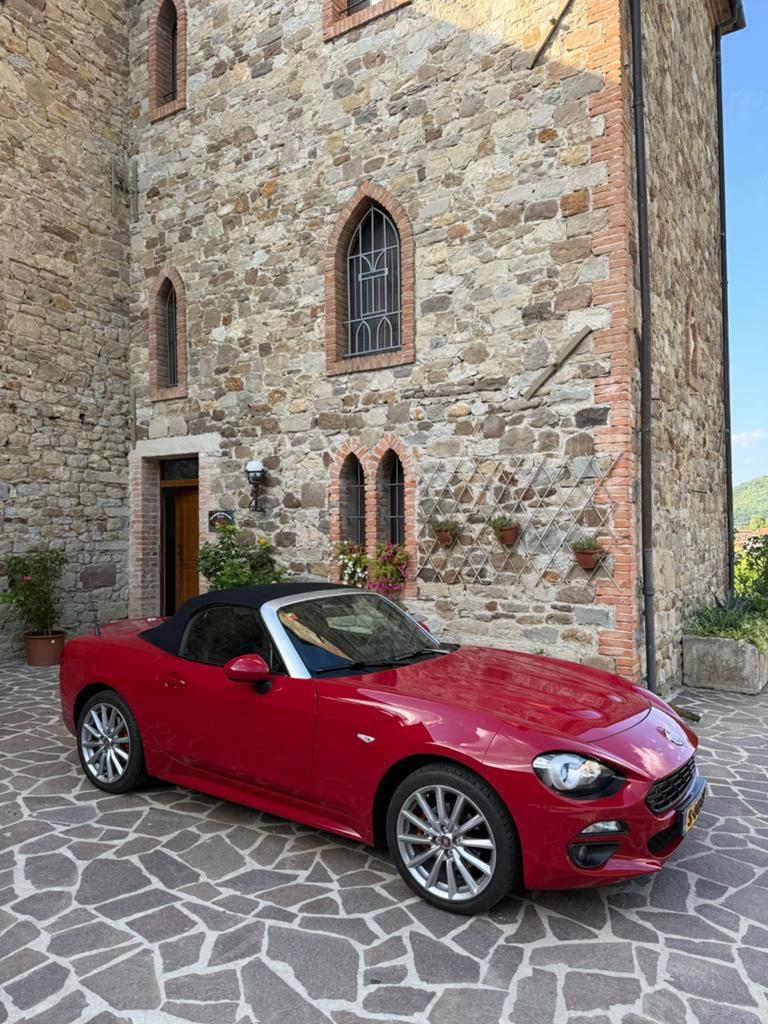 Fiat 124 Spider 1.4 MultiairLusso  Turbo 16v 140pk 2017 Rood, 1025 kg, Achterwielaandrijving, 40 €/maand, Zwart