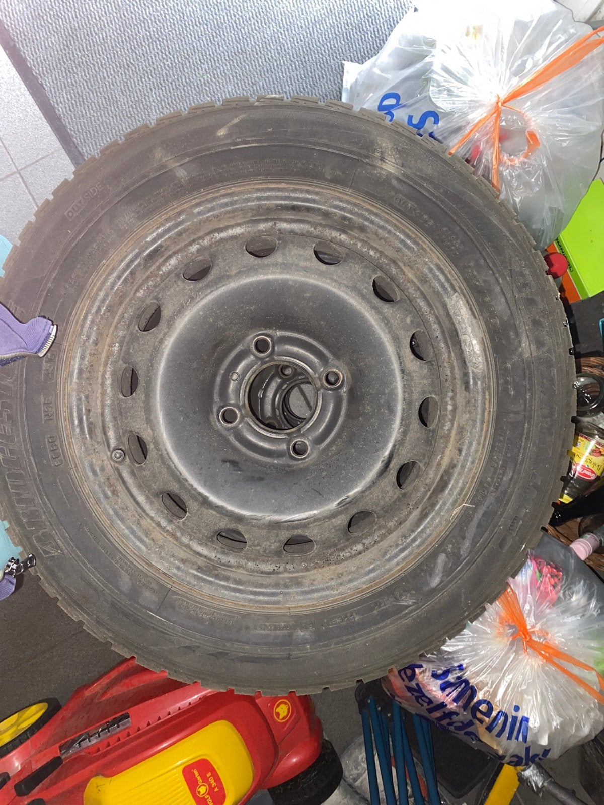 4 winterbanden op stalen velg van Bridgestone Blizzak, Auto-onderdelen, Banden en Velgen, Ophalen, 14 inch, Banden en Velgen, 185 mm